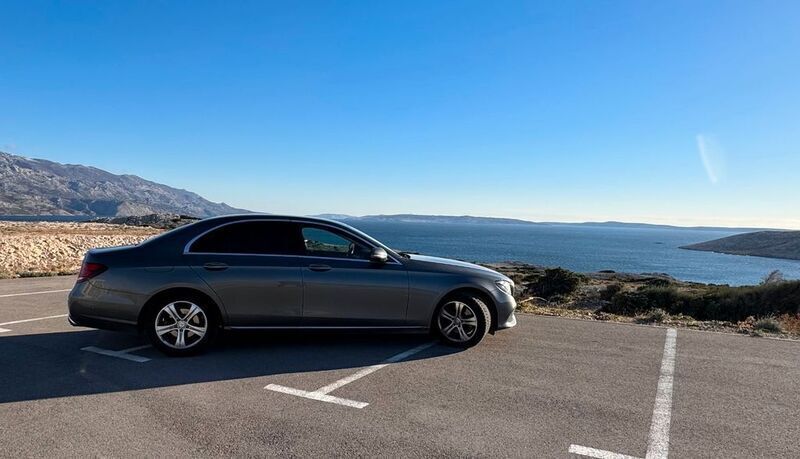 Grau Gebraucht 2017 Mercedes E250 Avantgarde Limousine | 31.800 € - Bild 1/4