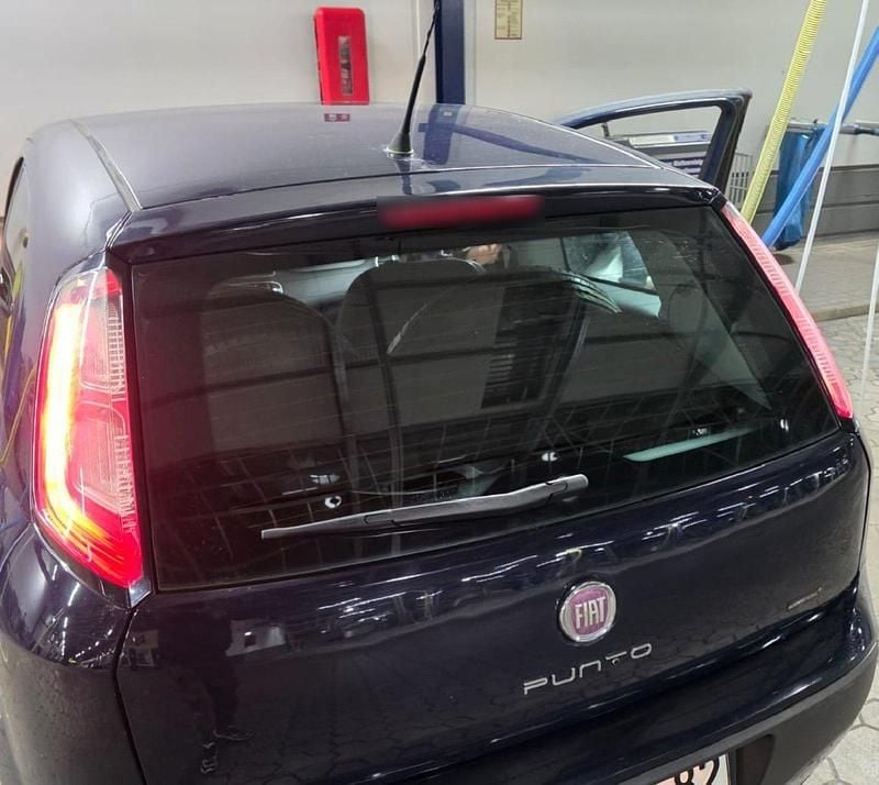 Gebraucht Fiat Punto 70 PS (51 kW) 2011 Blau Kleinwagen