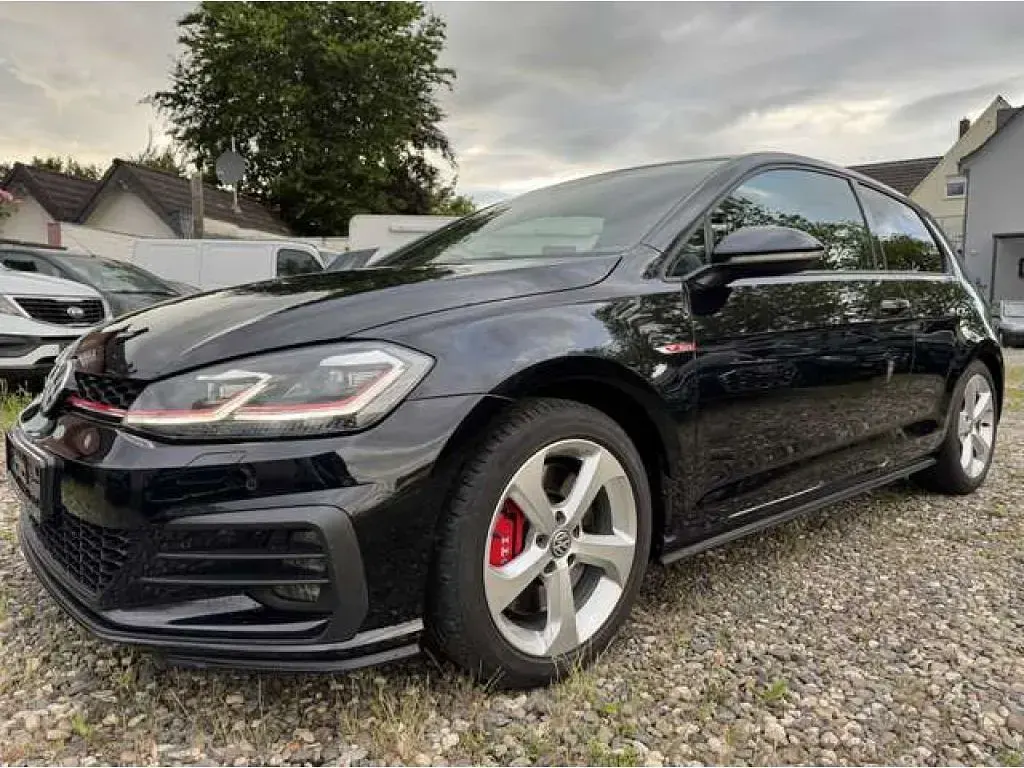 Gebraucht VW Golf VII GTI 245 PS (180 kW) 2018 Deep black perleffekt (metallic) Kleinwagen