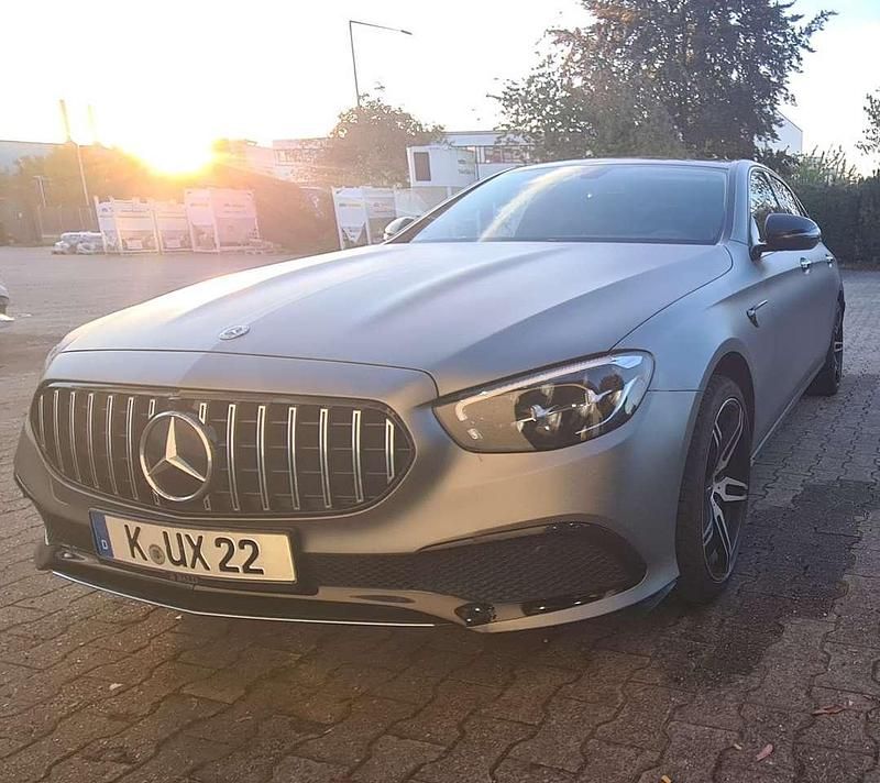 Grau Gebraucht 2021 Mercedes E200 Exclusive Limousine | 25.900 € (Fairer Preis) - Bild 1/4