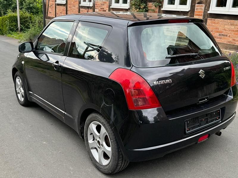 Usado Suzuki Swift 92 CV (67 kW) 2007 Negro Utilitario