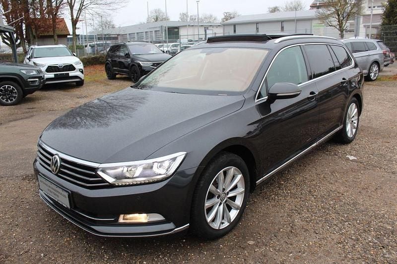 Grau Gebraucht 2018 VW Passat Highline Limousine | 13.990 € (Superpreis) - Bild 1/4