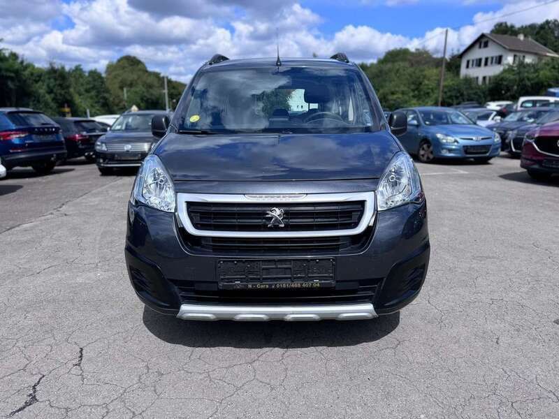Lack grau shark/metallic Gebraucht 2016 Peugeot Partner Tepee Van / Kleinbus | 10.800 € (Fairer Preis) - Bild 1/4
