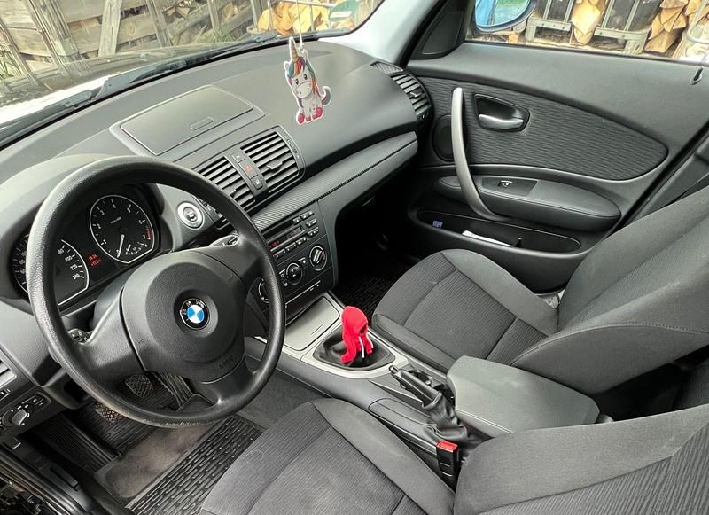Gebraucht BMW 116 122 PS (89 kW) 2009 Schwarz Kleinwagen
