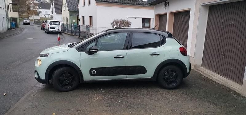 Gebraucht Citroën C3 Feel 110 PS (80 kW) 2018 Grün Kleinwagen