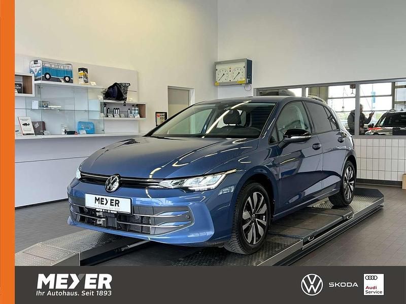 Aneomonenblau metallic Gebraucht 2024 VW Golf VIII Goal Limousine | 23.890 € (Superpreis) - Bild 1/4