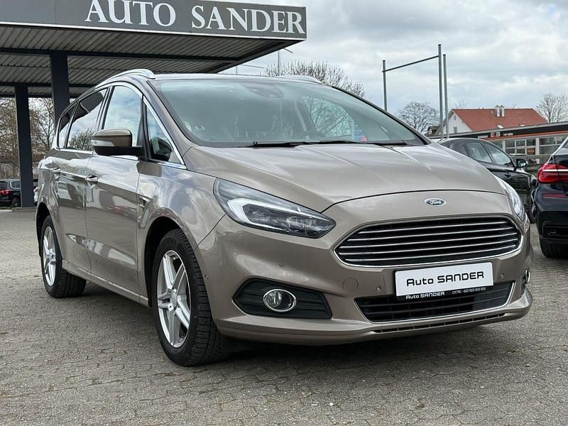 Gebraucht Ford S-MAX Titanium 190 PS (139 kW) 2019 Silber Van / Kleinbus