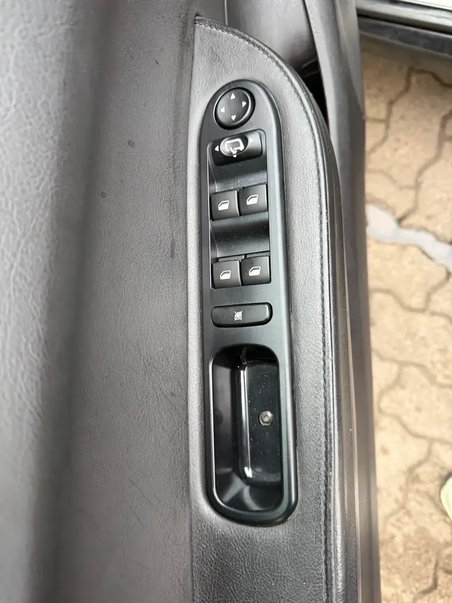 Gebraucht Peugeot 307 CC 109 PS (80 kW) 2007 Schwarz Cabrio