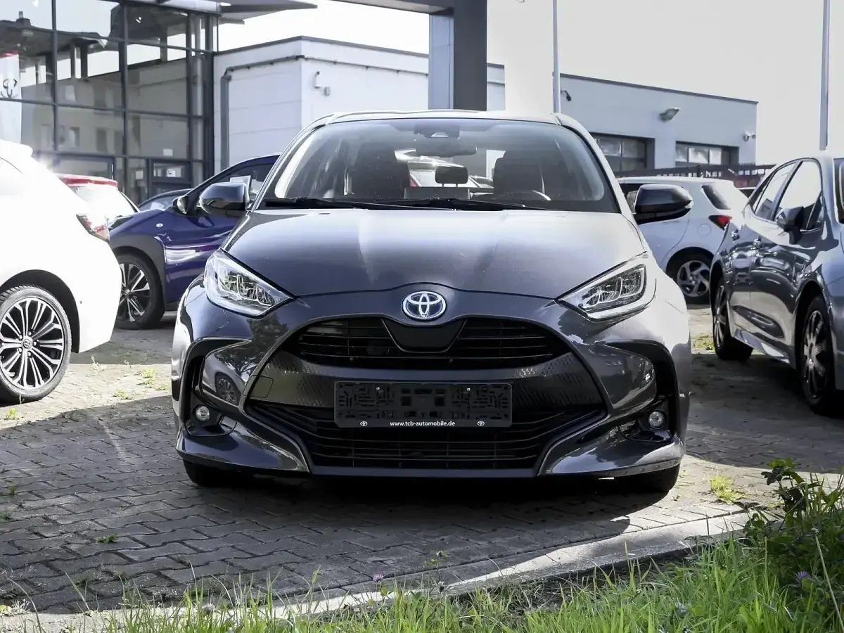 Gebraucht Toyota Yaris Basis 116 PS (85 kW) 2022 Marlingrau metallic Kleinwagen