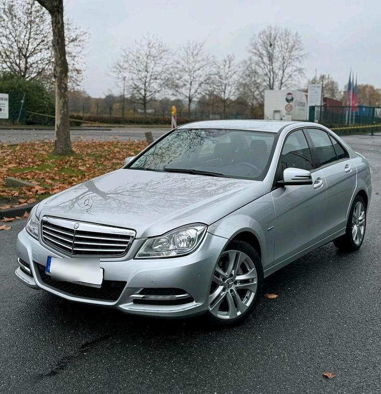 Silber Gebraucht 2011 Mercedes C180 Limousine | 10.490 € - Bild 1/4