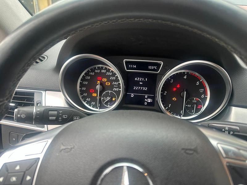 Gebraucht Mercedes ML350 2013 Schwarz SUV