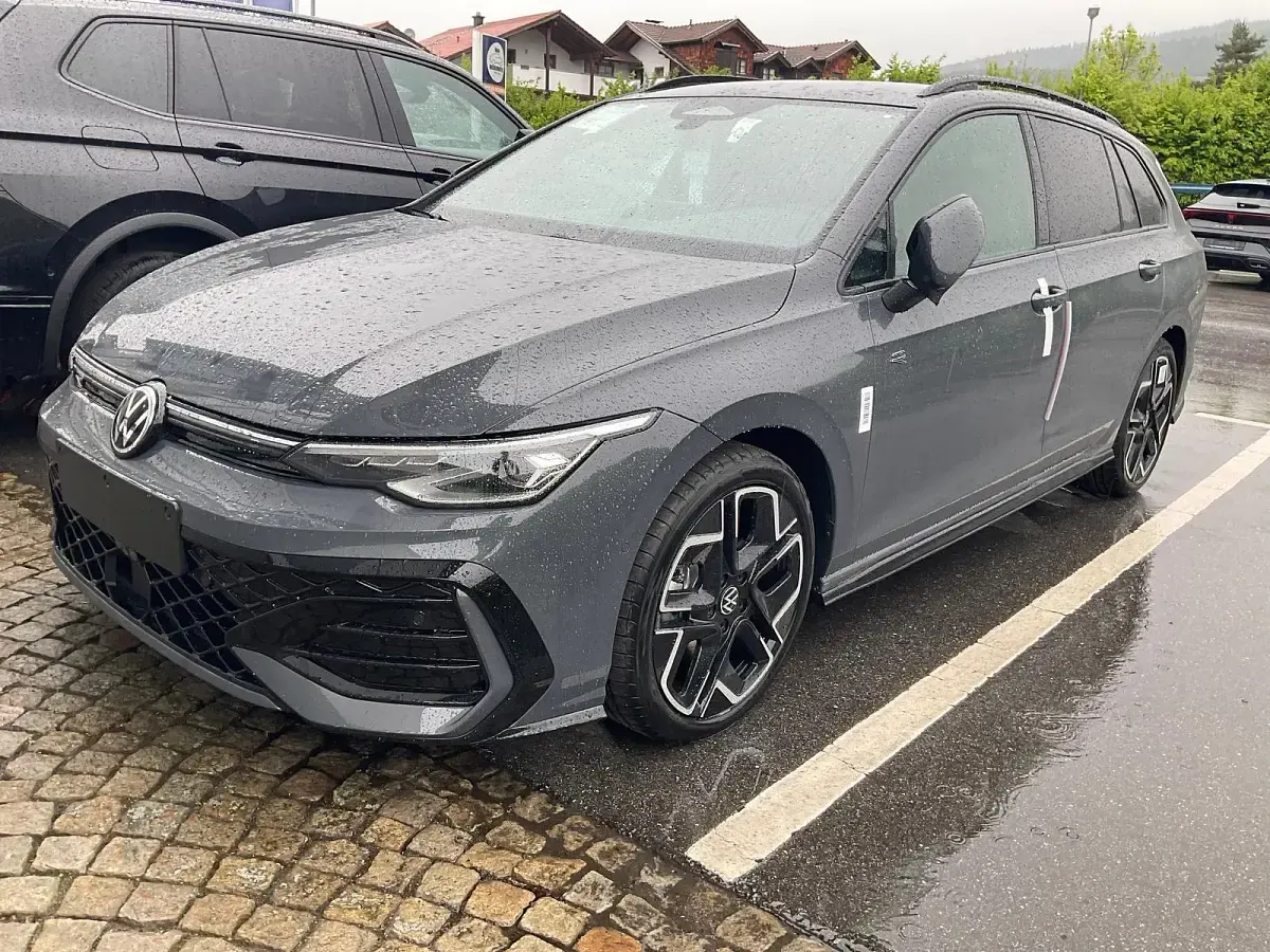 Gebraucht VW Golf VIII R-line 204 PS (150 kW) 2026 Kombi