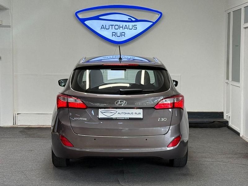 Gebraucht Hyundai i30 Classic 99 PS (72 kW) 2013 Braun Kombi