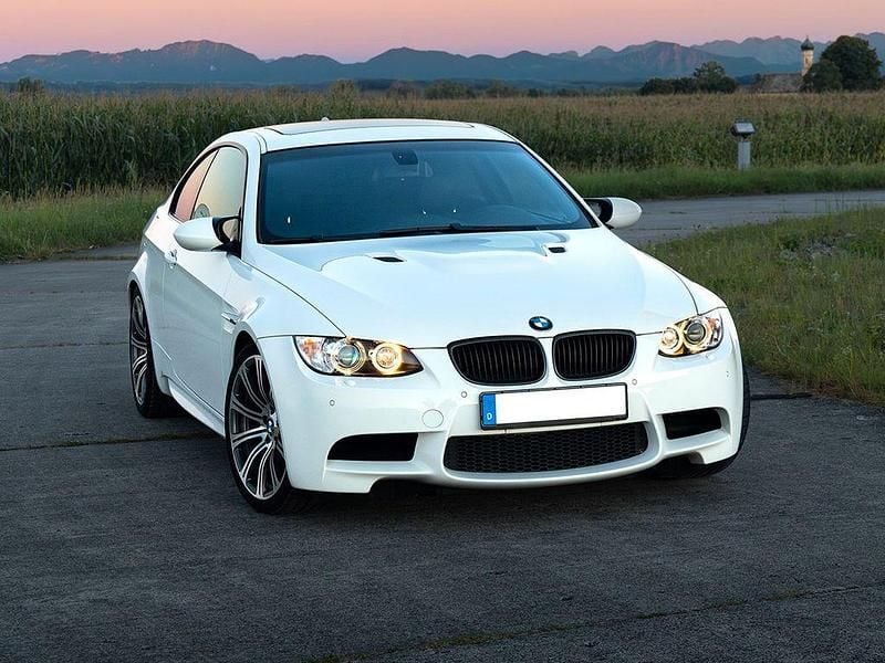 Weiß Gebraucht 2008 BMW M3 Sport Line Coupé | 56.600 € (Etwas zu teuer) - Bild 1/4
