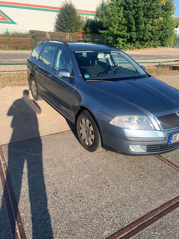 Blau Gebraucht 2009 Skoda Octavia Classic Kombi | 3.500 € (Etwas zu teuer) - Bild 1/4