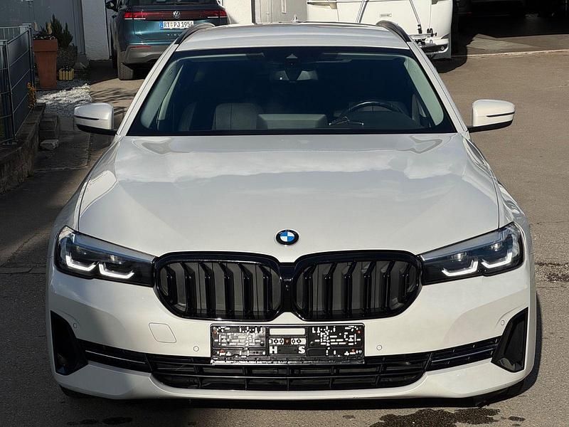 Gebraucht BMW 530 Performance 286 PS (210 kW) 2022 Weiß Kombi