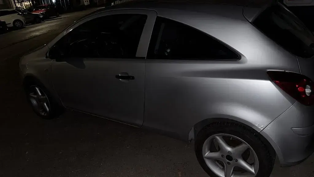 Gebraucht Opel Corsa 60 PS (44 kW) 2009 Silber Kleinwagen