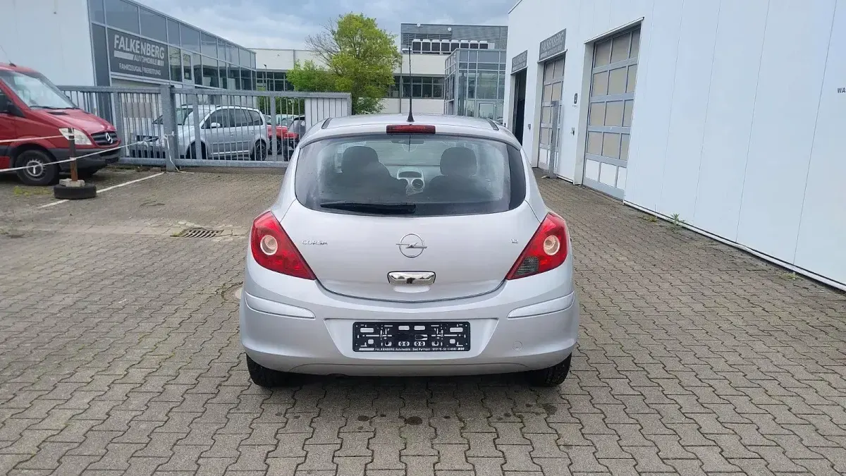 Gebraucht Opel Corsa 80 PS (58 kW) 2007 Silber Kleinwagen