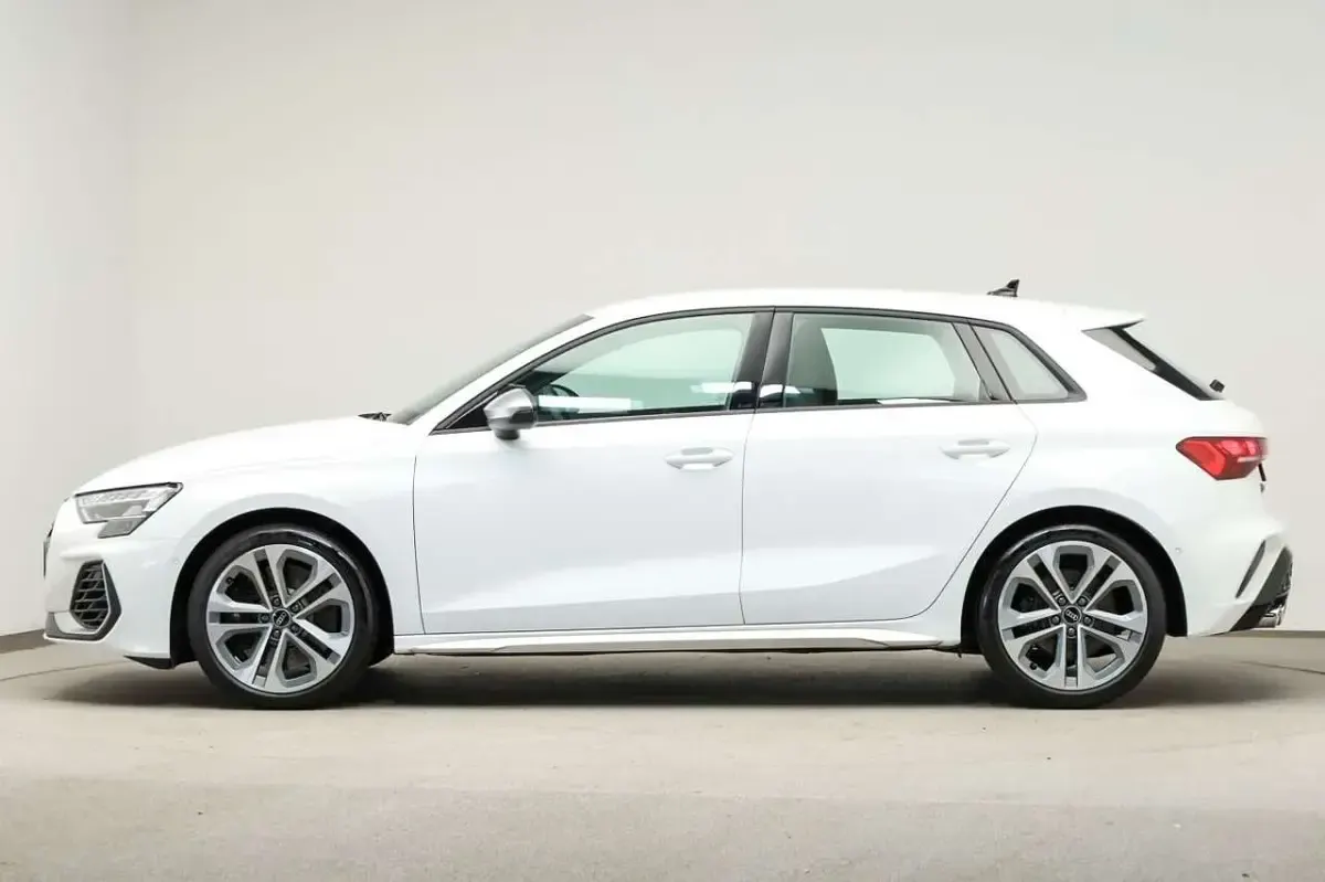 Gebraucht Audi S3 Ambiente 333 PS (244 kW) 2025 Arkonaweiß Limousine