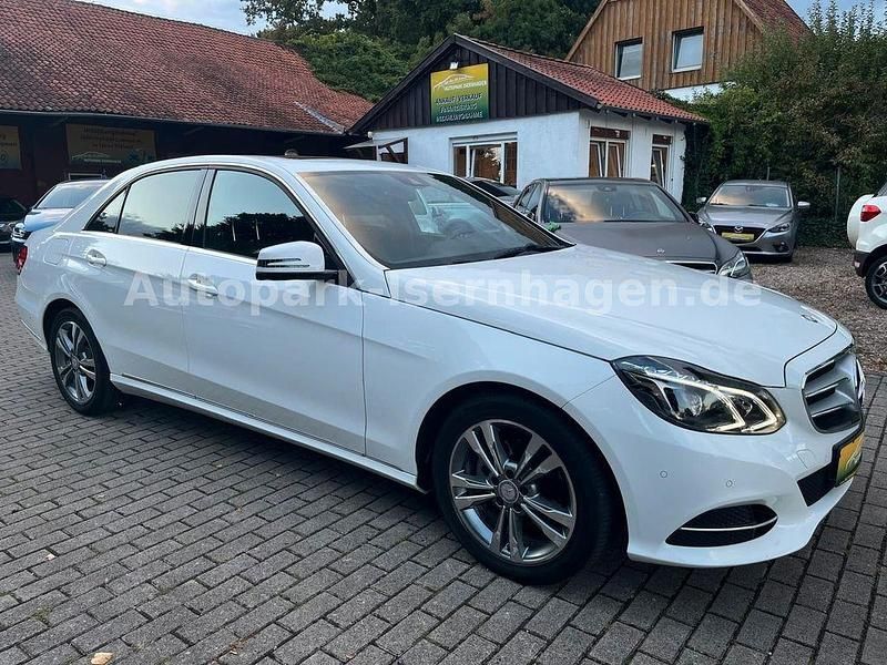 Grau Gebraucht 2015 Mercedes E220 Avantgarde Limousine | 18.850 € (Fairer Preis) - Bild 1/4