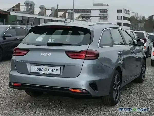 Gebraucht Kia Ceed 140 PS (102 kW) 2025 Lunarsilber metallic Kleinwagen