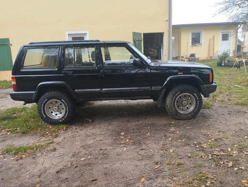 Schwarz Gebraucht 2001 Jeep Cherokee SUV | 4.444 € (Superpreis) - Bild 1/4