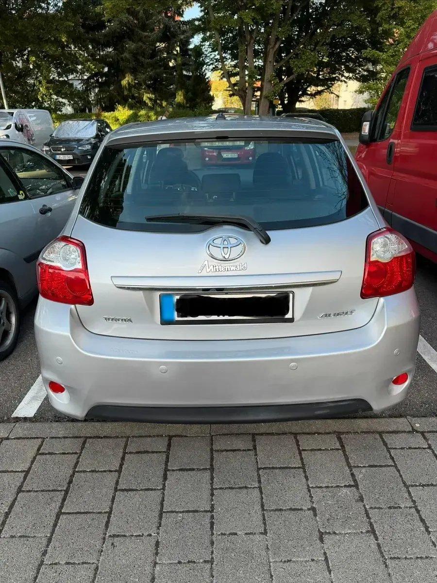 Gebraucht Toyota Auris 99 PS (72 kW) 2010 Grau Kleinwagen