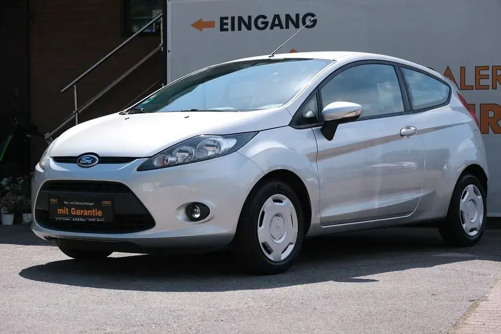 Gebraucht Ford Fiesta Trend 82 PS (60 kW) 2012 Silber Kleinwagen