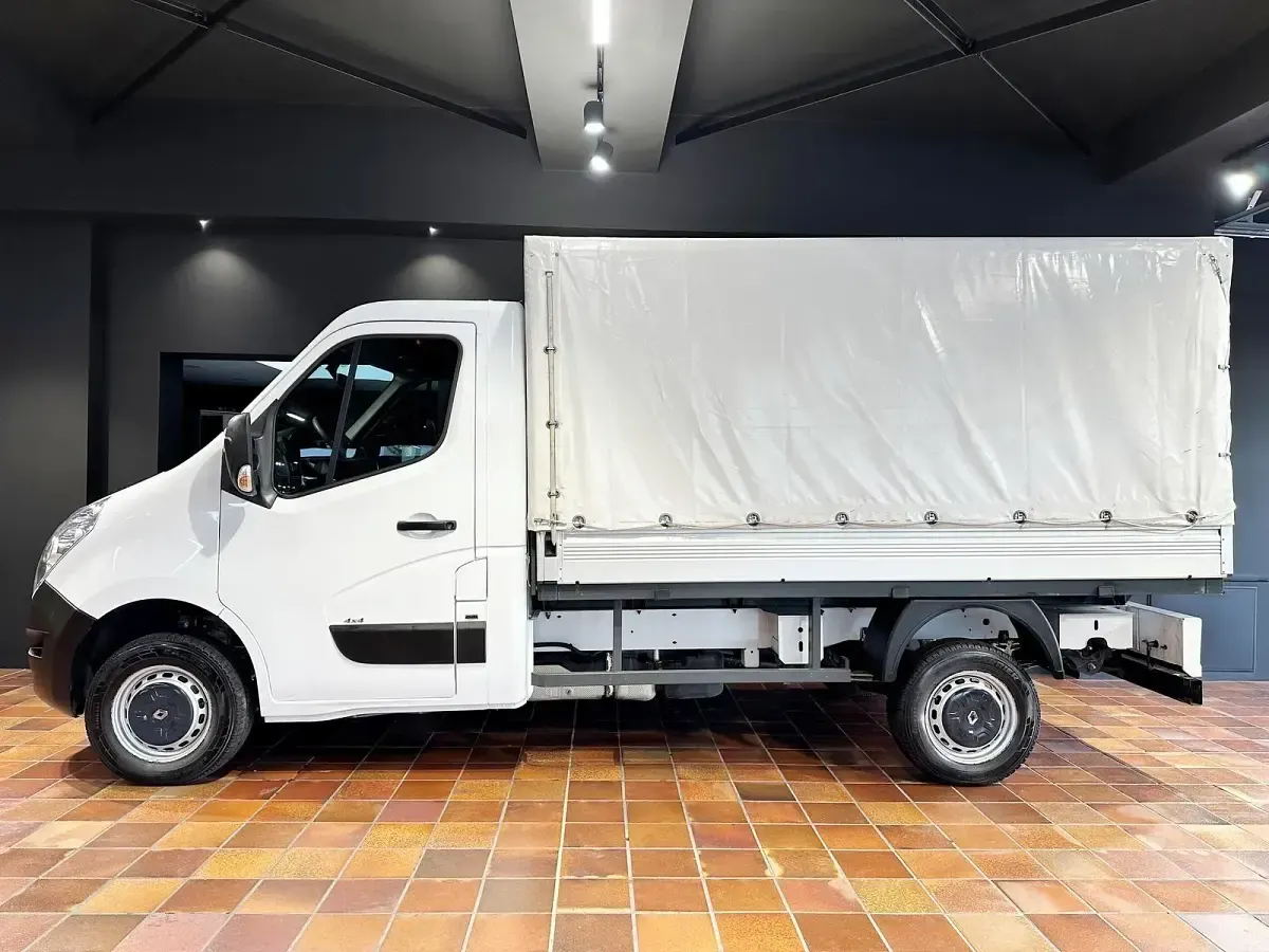 Second-hand Renault Master 131 CP (96 kW) 2018 Alb Van