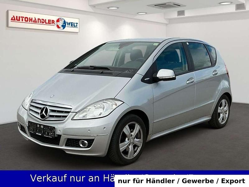 Silber Gebraucht 2011 Mercedes A200 Avantgarde Limousine | 4.699 € (Fairer Preis) - Bild 1/3