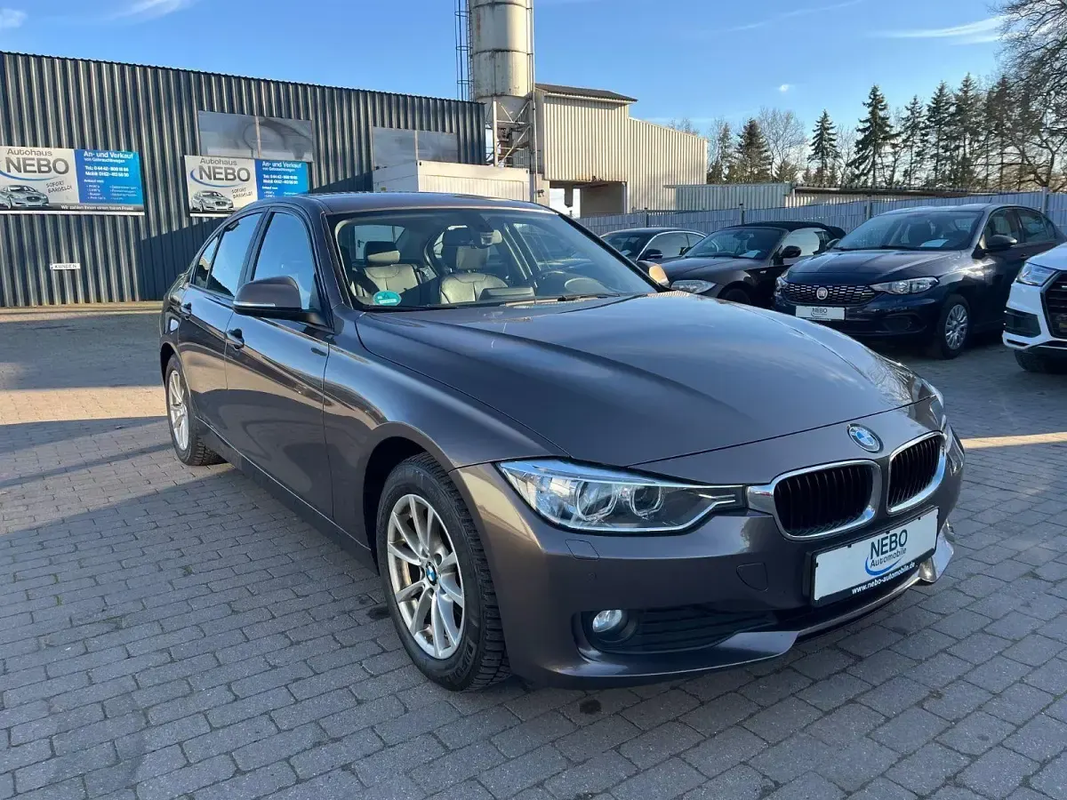 Gebraucht BMW 320 Comfort Edition 184 PS (135 kW) 2015 Braun Limousine