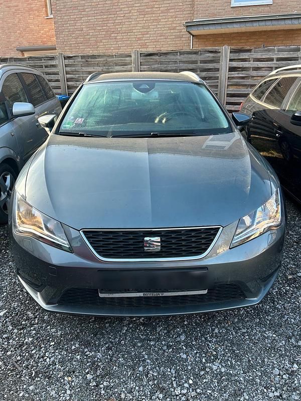 Grau Gebraucht 2015 Seat Leon Kombi | 6.949 € (Superpreis) - Bild 1/4