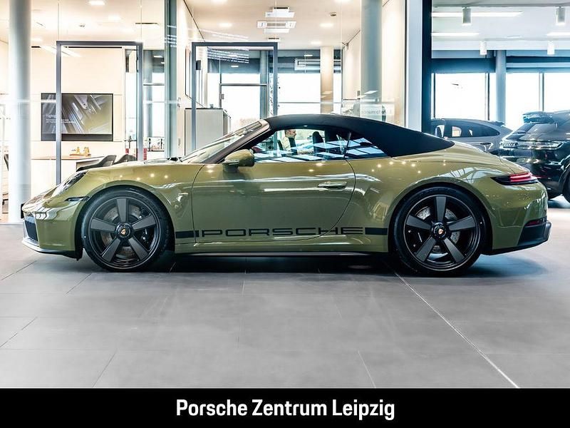 Neu Porsche 992 541 PS (397 kW) 2025 Gruen Cabrio