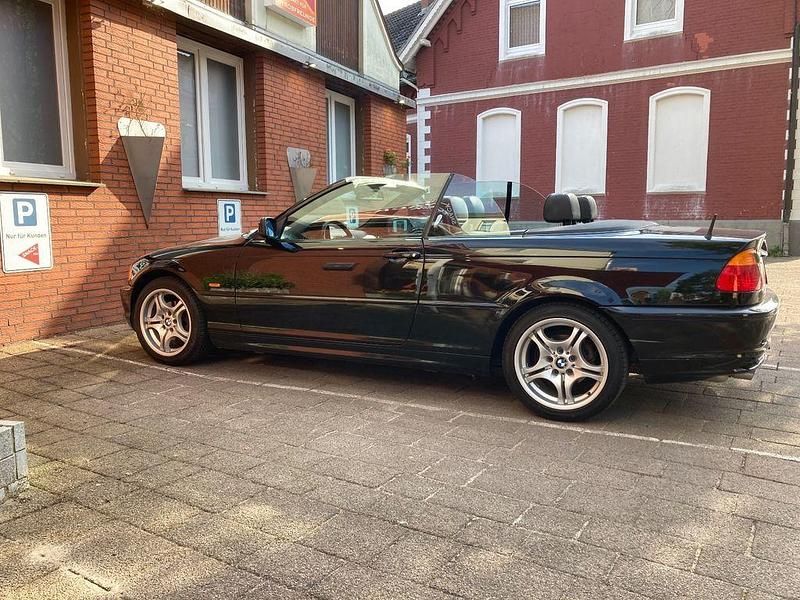 Schwarz Gebraucht 2003 BMW 318 Cabriolet Cabrio | 6.900 € (Teuer) - Bild 1/4