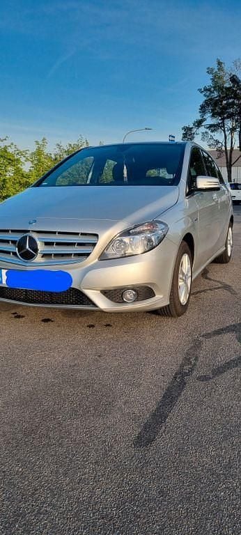 Gebraucht Mercedes B180 109 PS (80 kW) 2012 Silber Van / Kleinbus