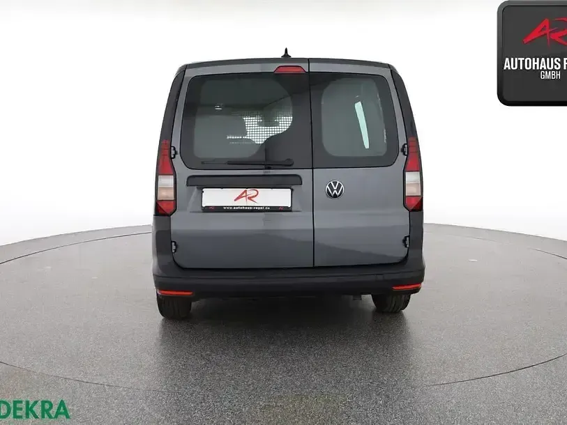 Używany VW Caddy 102 KM (75 kW) 2022 Szary Minivan
