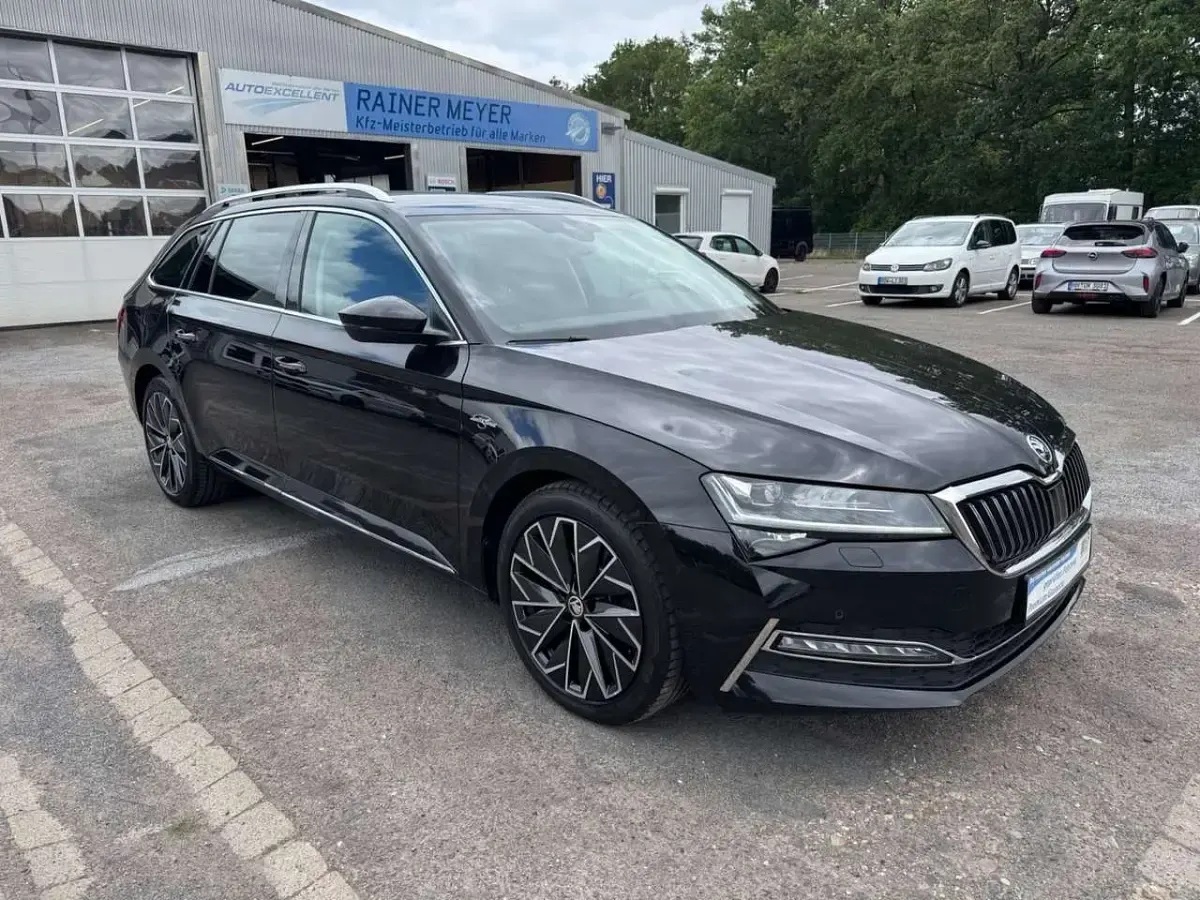 Gebraucht Skoda Superb LAURIN & KLEMENT 200 PS (147 kW) 2022 Schwarz Kombi