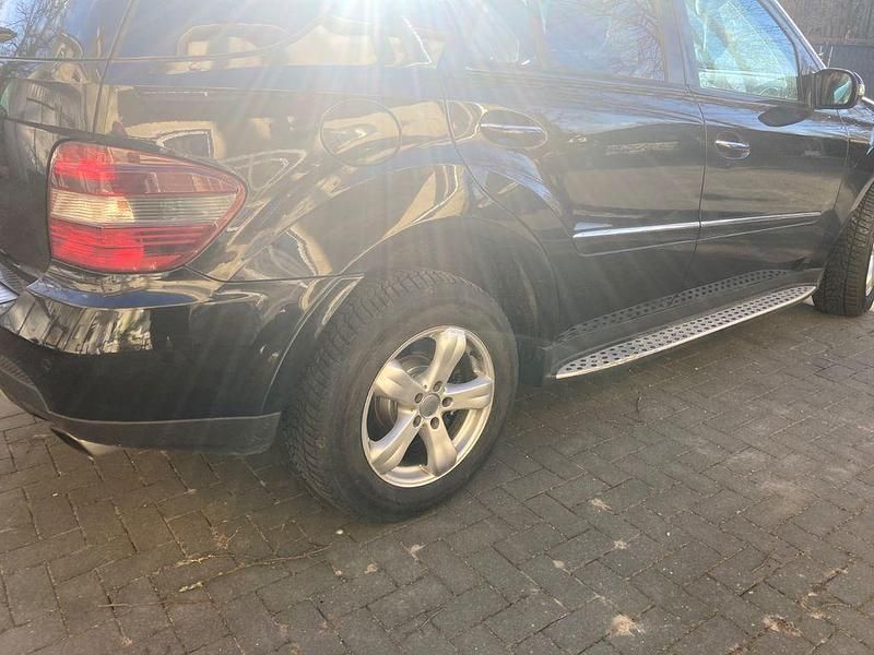 Gebraucht Mercedes ML320 224 PS (164 kW) 2008 Schwarz SUV