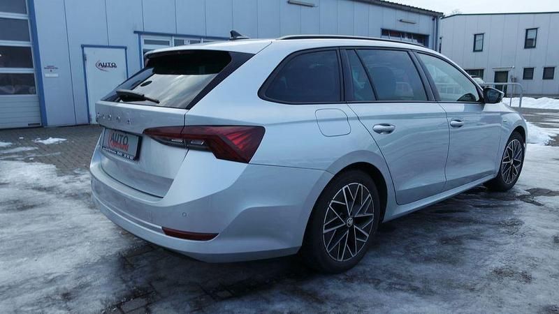 Gebraucht Skoda Octavia Clever 150 PS (110 kW) 2021 Silber Kombi