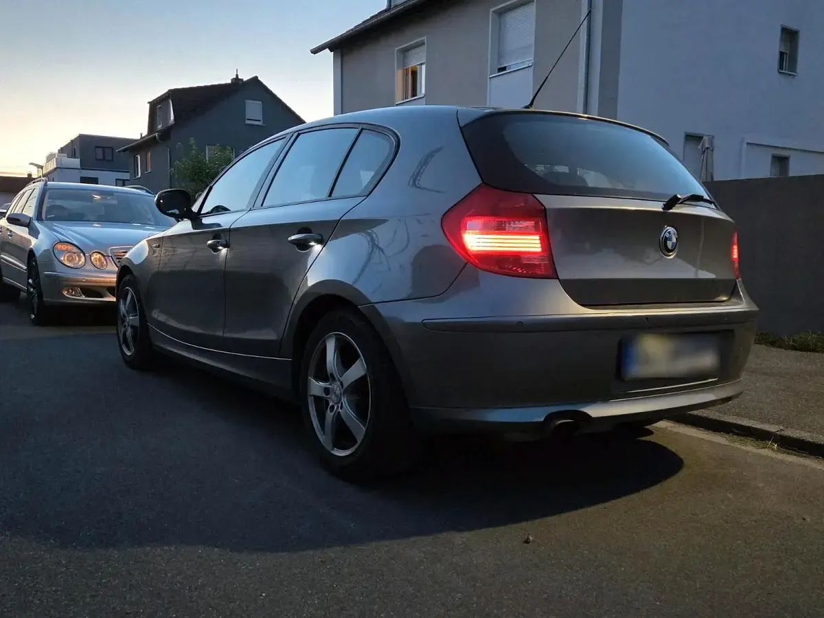Gebraucht BMW 118 122 PS (89 kW) 2011 Silber Kleinwagen