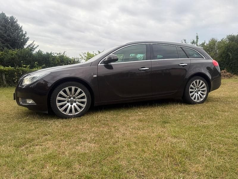 Braun Gebraucht 2011 Opel Insignia Kombi | 5.450 € (Fairer Preis) - Bild 1/4