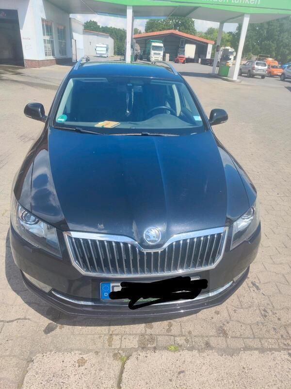 Schwarz Gebraucht 2014 Skoda Superb Kombi | 9.500 € (Guter Preis) - Bild 1/4