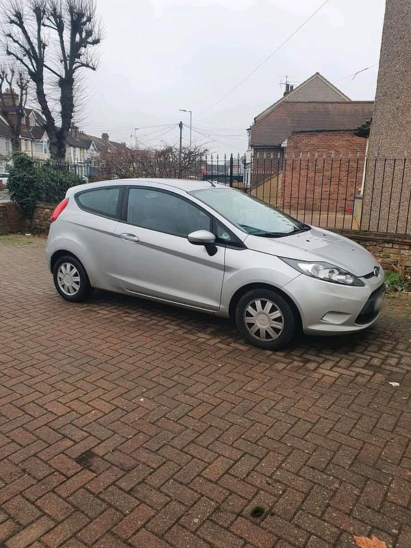 Gebraucht Ford Fiesta 2009 Silber Kleinwagen