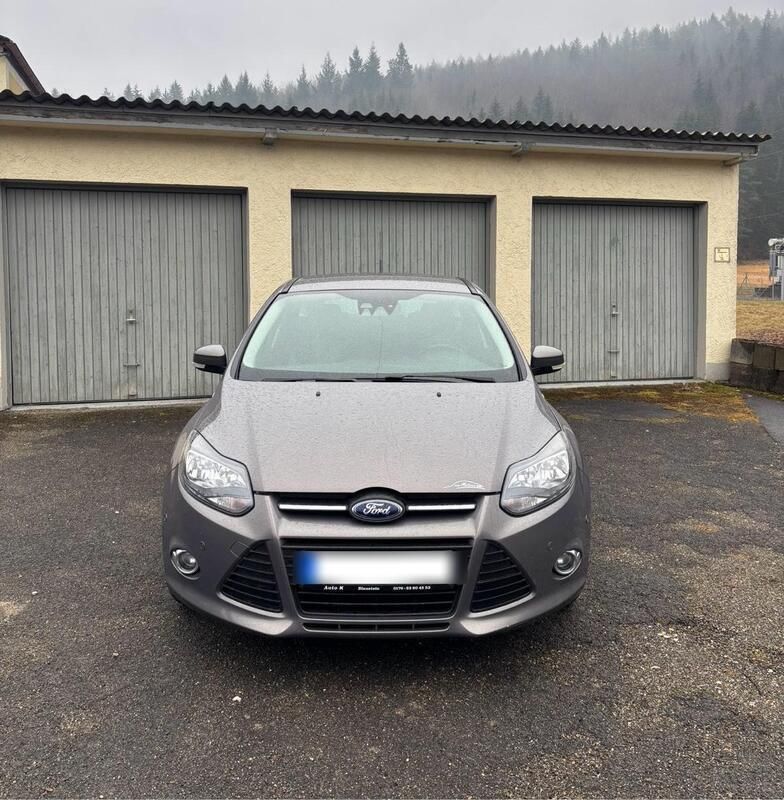Andere außenfarben Gebraucht 2012 Ford Focus Limousine | 6.500 € (Fairer Preis) - Bild 1/4