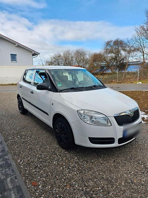 Weiß Gebraucht 2010 Skoda Fabia Cool Edition Kleinwagen | 1.400 € (Superpreis) - Bild 1/4