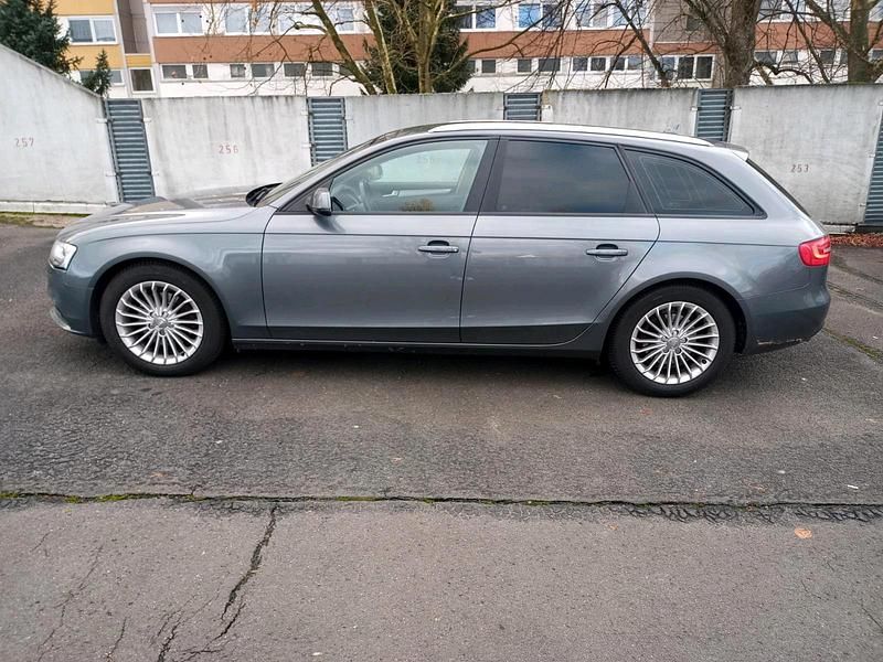 Gebraucht Audi A4 190 PS (139 kW) 2015 Grau Kombi