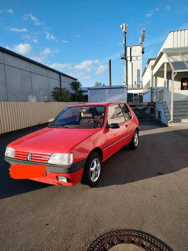 Rot Gebraucht 1989 Peugeot 205 Kleinwagen | 3.200 € - Bild 1/4