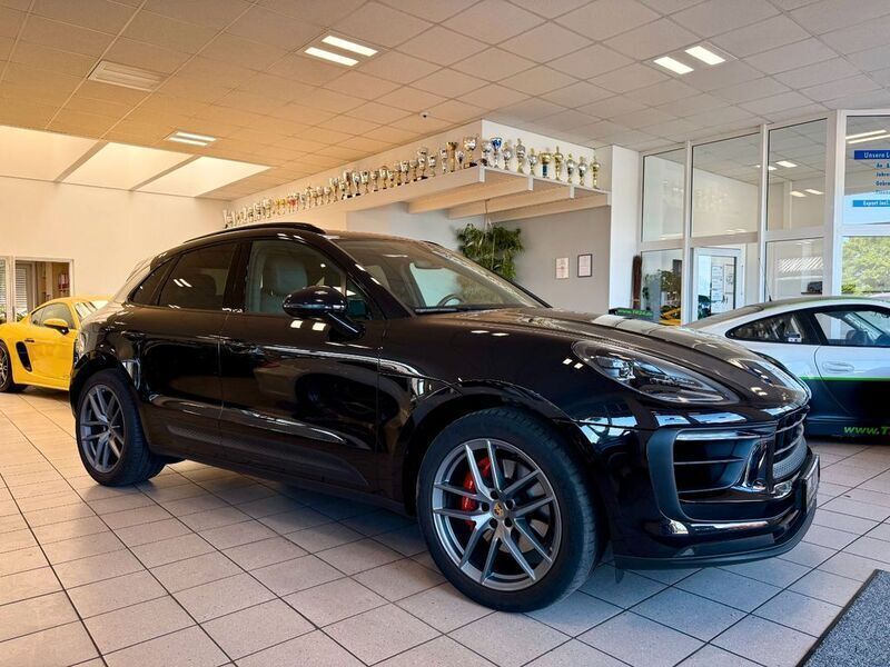 Tiefschwarzmetallic Gebraucht 2023 Porsche Macan S SUV | 81.790 € (Etwas zu teuer) - Bild 1/4