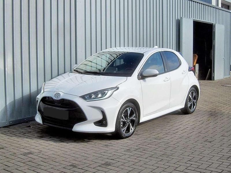 Super white 2 Neu 2025 Toyota Yaris Hybrid Comfort Kleinwagen | 21.690 € (Superpreis) - Bild 1/4