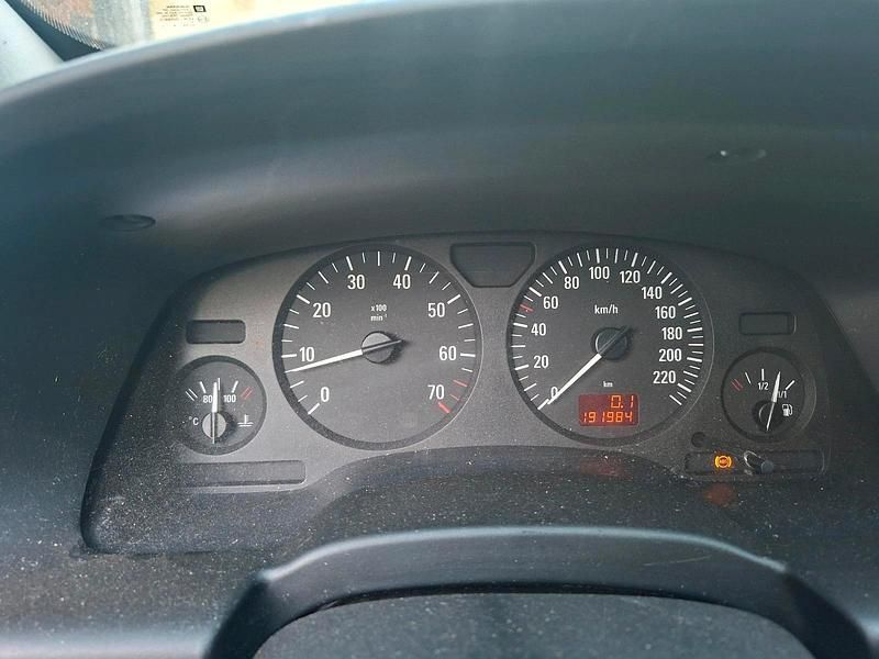 Blau Gebraucht 2004 Opel Zafira Van / Kleinbus | 800 € (Superpreis) - Bild 1/4